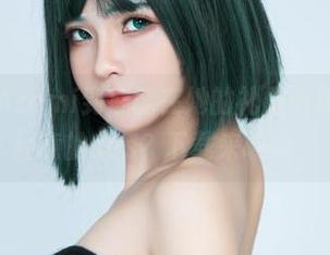 说到底，Azami到底能在她的礼服中藏住多少不经意的cos？下载来瞧瞧。