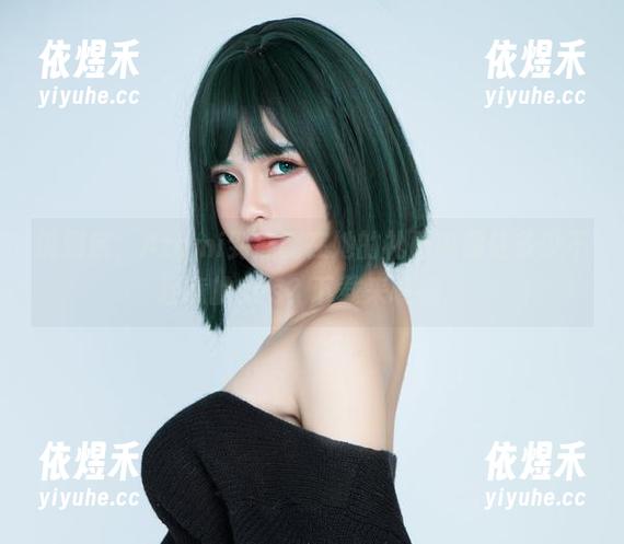 说到底，Azami到底能在她的礼服中藏住多少不经意的cos？下载来瞧瞧。