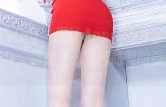 Beautyleg - 探讨Annie的礼服图包——高级与“那是什么”样品间的微妙平衡。