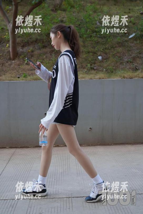 IESS异思趣向 - 美子很会玩，露背连衣裙+图包=满满的福利。