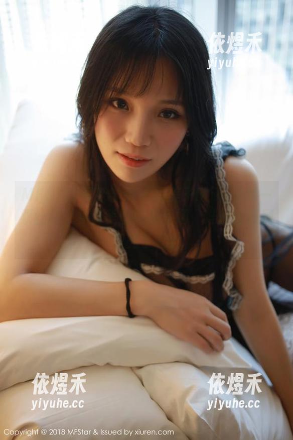 MFStar模范学院 - 糯美子Mini只需一双丝袜，免费美图闪亮登场，准备好怀疑眼光了吗？
