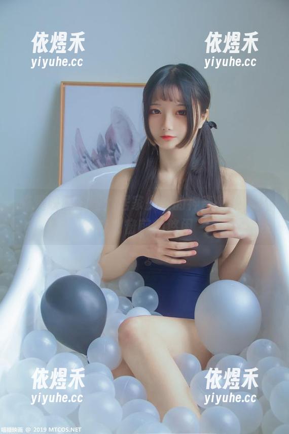 喵糖映画原图：居家少女的神奇转换，从床到窗前的悠闲