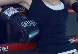 UGirls尤果网 - 在线：周心情，女王驾到，原图一波风骚走起！