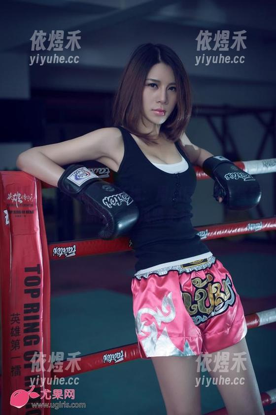 UGirls尤果网 - 在线：周心情，女王驾到，原图一波风骚走起！