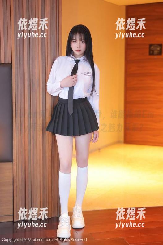 Xiuren秀人网 - 在线变身，谁能拒绝Emily顾奈奈酱的油亮写真之魅力元素？