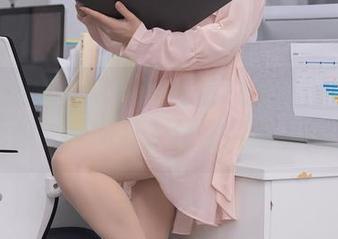 Xiuren秀人网 - 在线看FoxYini孟狐狸的厨娘，别问我为什么嘴角上扬了。