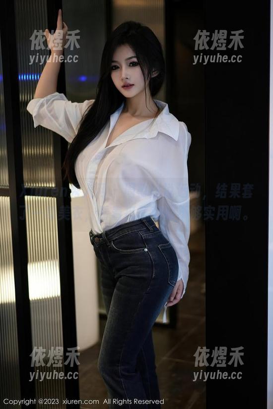 Xiuren秀人网 - 周慕汐说运动，结果套了一身美衣，看着挺气势却不够实用啊。