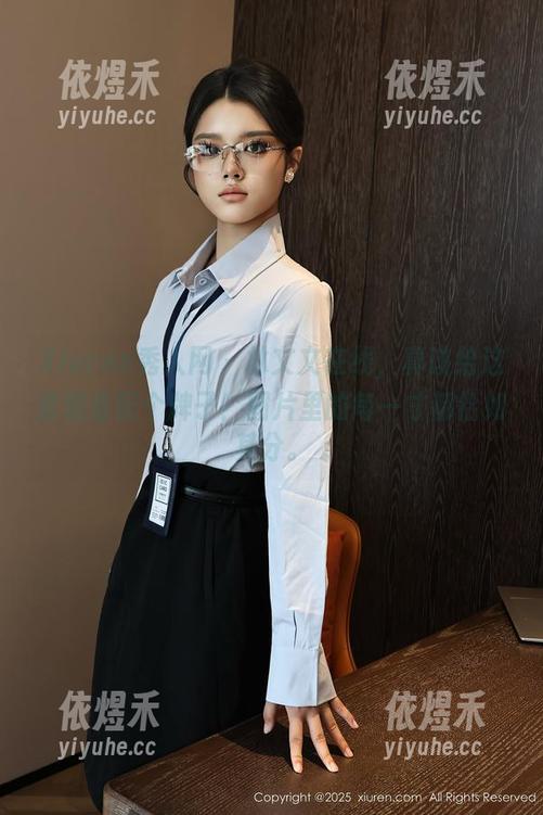 Xiuren秀人网 - 林文文在线，真该给这套装备配个牌子！图片里的每一寸都恰如其分。