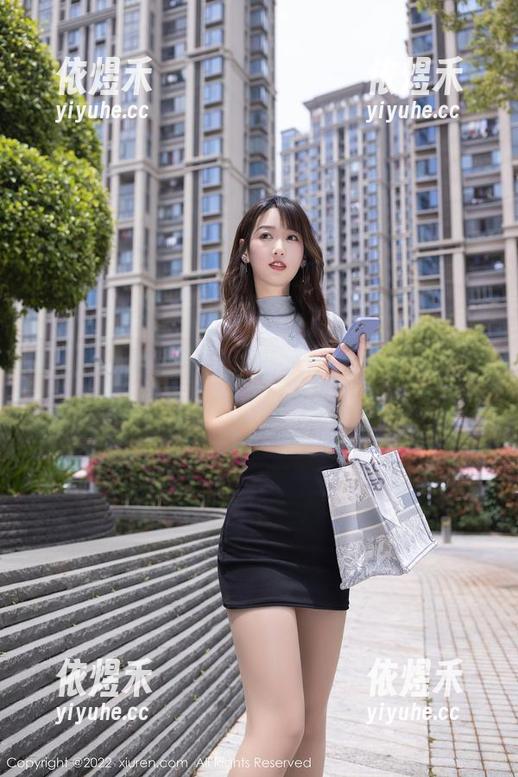 Xiuren秀人网 - 沐言yanyan梦中漫游：裸足图片合集，脚下的轻盈与不羁