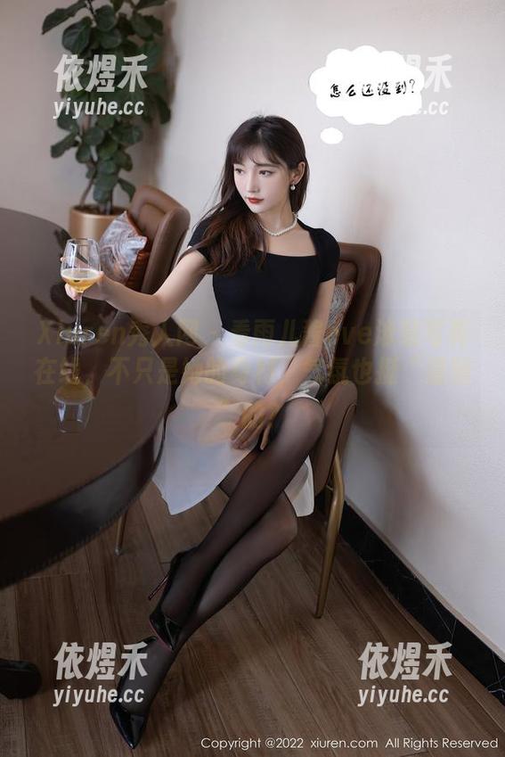 Xiuren秀人网 - 看雨儿酱eve泳装写真在线，不只是她的身材，气氛也挺“湿润”的？