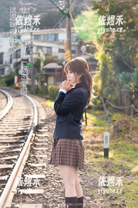 YouMi尤蜜荟 - Yumi尤美的水手服：私拍图包里的“看我多天真”