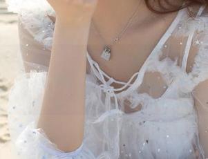 YouMi尤蜜荟 - 照片里的“刘钰儿现身”，礼服比她更想上热搜啊！