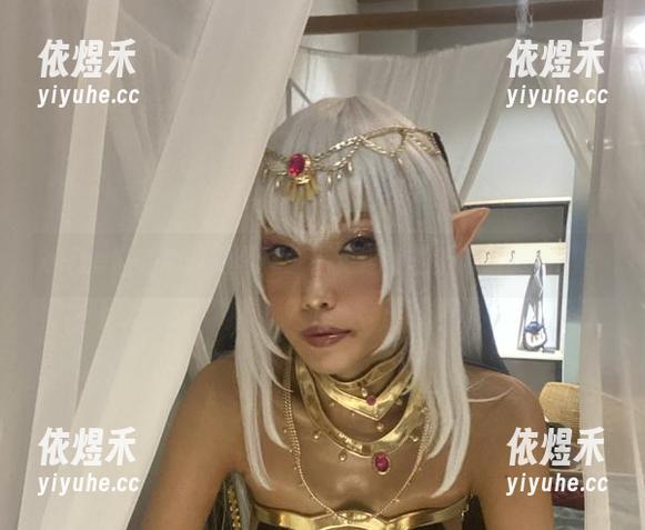 eliza喵喵的圣诞写真：你见过穿着圣诞装的猫吗？