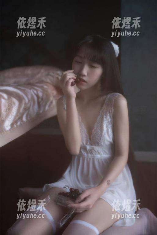 这不呆猫的玛丽罗斯，比基尼什么时候变成涂油秀了？又是我想多了……