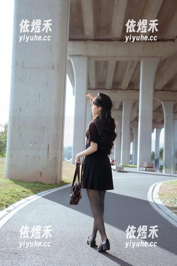 YOUMI尤蜜-醉天使图集，看看不呆猫传达的隐秘讯息，嗯…什么讯息？