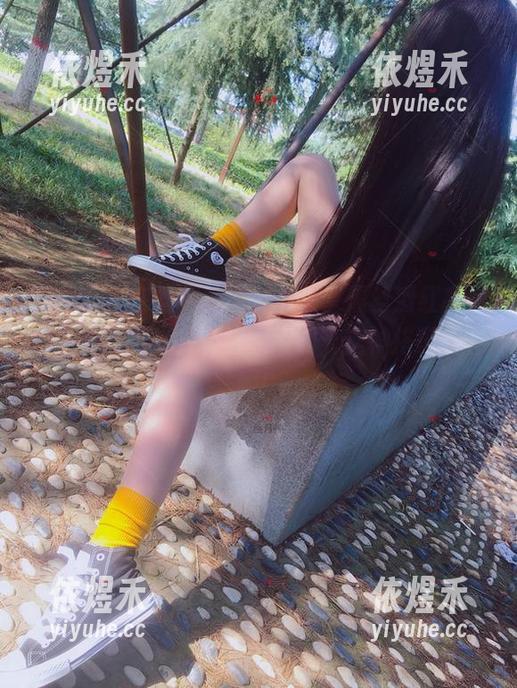 微密圈 - 在丝月神的宇宙里，黑丝酒红高跟的套图分享让我体会到…啊，这种搭配真有趣！