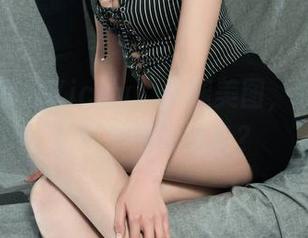 丽柜 - 在线Vicky，长腿美图，哎呀，我是不是得去健身？