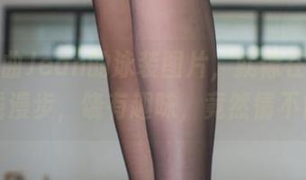 观看九曲Jean的泳装图片，就像在碧蓝的海岸线漫步，饶有趣味，竟然情不自禁。