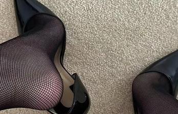 微密圈 - 来一波：保守的二舅妈的女孩全集，下载前也许得先喝一杯茶。