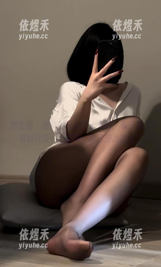 保守的二舅妈 微密圈 - 懂事的高清护士套图,保守的二舅妈只需一个眼神,早已把我迷倒。