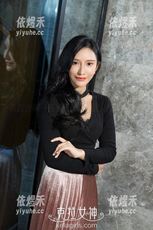 克拉女神-杨暖 克拉女神 - 在杨暖的写真里,谁说制服不能撩人?
