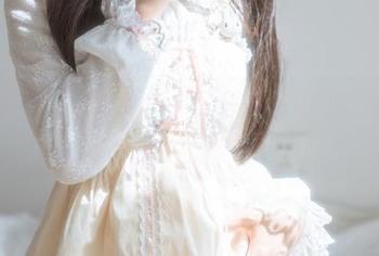走过路过不要错过，六味帝皇酱双马尾的免费写真！