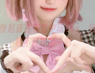 看千阳快起床在初雪中玩cos，分享让人移不开眼的一刻。