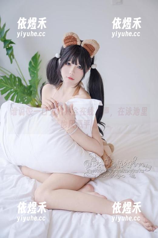 谁说咬一口兔娘只会在线发声，在泳池里也厌恶平庸