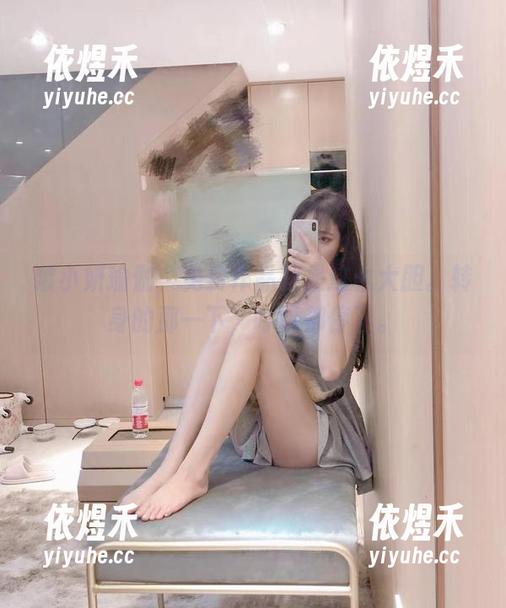 啾小妍瑜伽，免费作品就是这么大胆。转身的那一下，呼吸都停了。