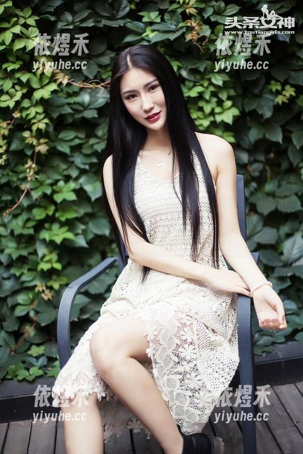 头条女神 - 掏出手机，筱溪JK的新图包下载中，哎呀我怎么这么贪心！