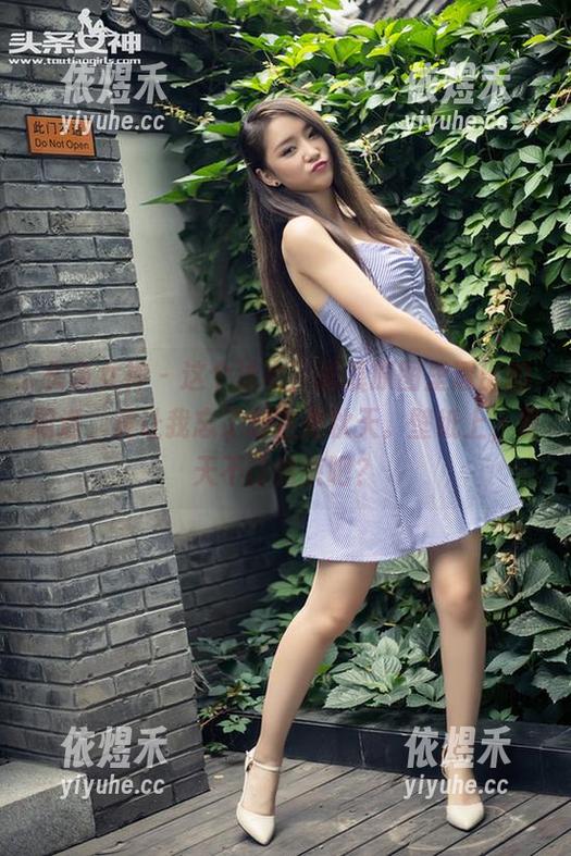 头条女神 - 这个泳衣，语溪原图里透出的闲适，竟让我忘了现在是秋天。壁纸上，夏天不该结束吧？