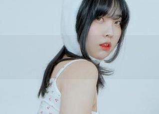 在这里，红点点不是简单的点，宋哈娜(송하나)的在线作品给你新鲜体验！