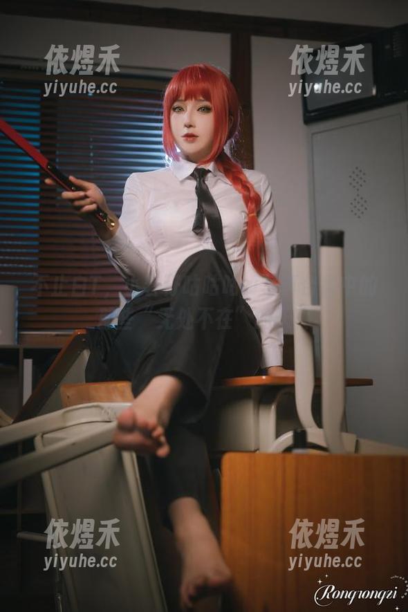 不止白T，小容仔咕咕咕w写真合集中的那些“无处不在”的天真