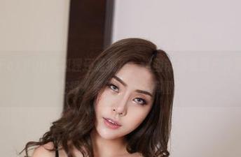 尤物馆 - FoxYini孟狐狸还是狐狸，这回带你免费户外写真，我都在想…要不要披个草裙？