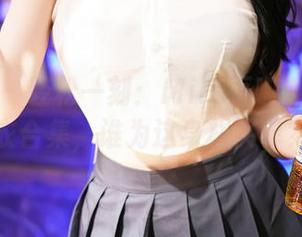 尤蜜荟 - 轻松一刻：Mila豆嘟嘟的连体衣合集，谁为这身材买单？