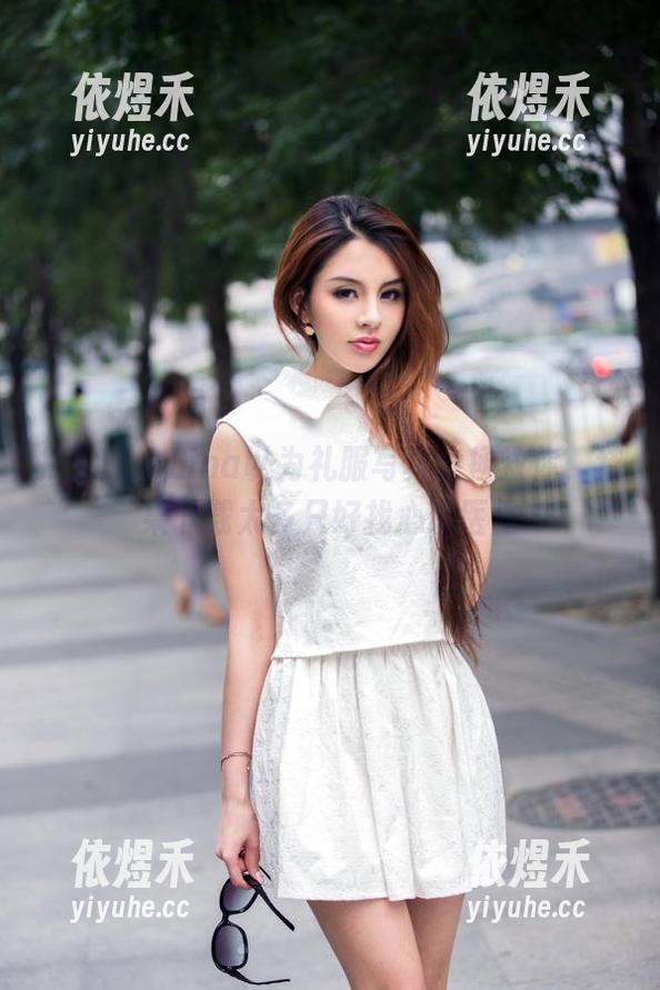 推女郎 - Lina以为礼服写真能拯救你，结果下载太多只好找心理医生