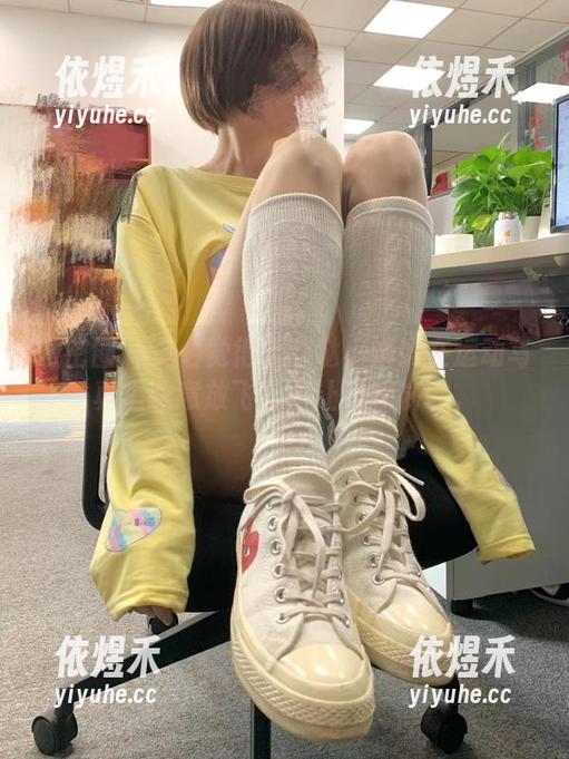 微密圈 - 莫名觉得无敌哒小姨妈在运动写真里肆意放飞，真让人想试试。