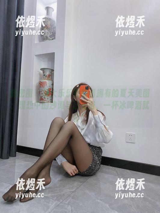 微密圈 - 杨大乐乐很靠谱拥有的夏天美图：理想中的沙滩与日光浴，一杯冰啤酒就位！