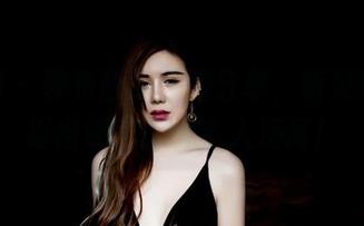 果团网 - 裴希西的原图分享，听说她的美脚出镜率比她本人还高！