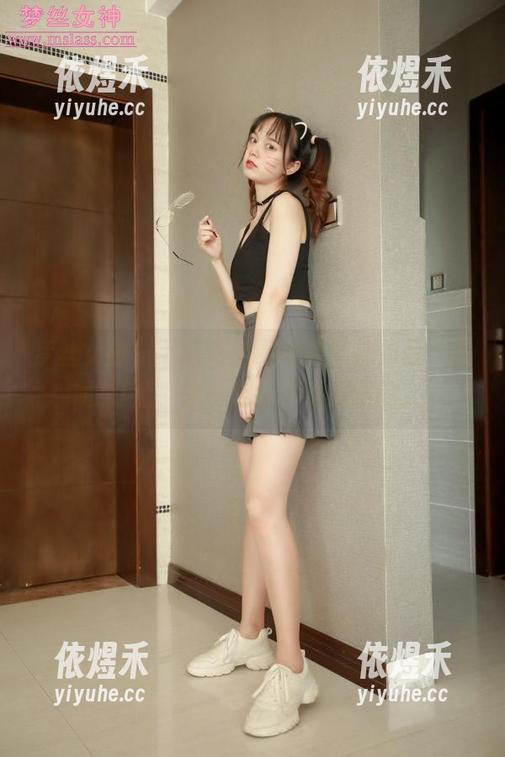 梦丝女神 - 下载高清灵唯的网袜作品，我敢打赌，你一定会多看几眼的。