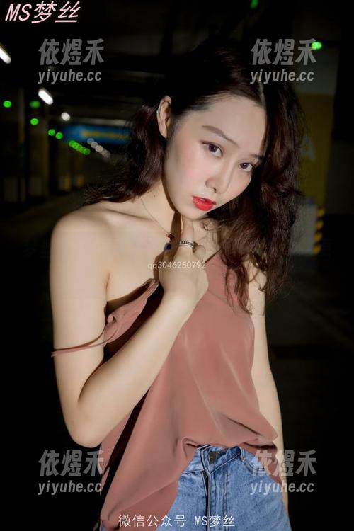 梦丝女神 - 苏柔在户外拍的写真集，这更新也太赚了吧！