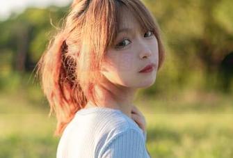 梨瑾瑾的网袜私房美图，光是想象一下就让我有点小烦躁。