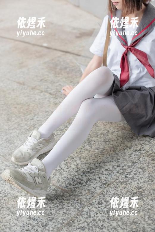 森萝财团蓝色格子裙，这套图能让你重温学生时代的青涩吗？