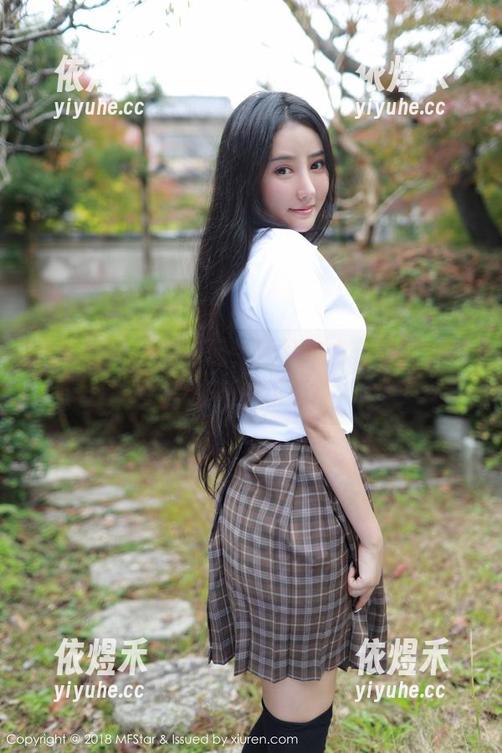 模范学院 - 对不起，我又被白茹雪的泳池写真所吸引了！