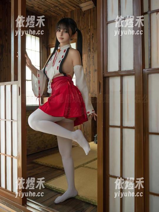 在樱井宁宁的私房泳池里游荡，画面怎么这么美？