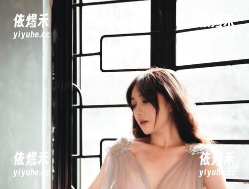 直击樱晚gigi的职业装图包，破除“无圣光无魅力”的迷思。