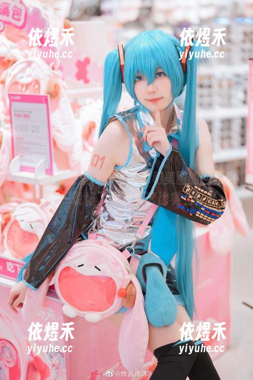 穿越到剧情里，炸酱沐沐和美图的回锅肉——说好了不是厨艺比赛么！