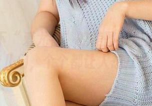 分享一下“爱尤物”的美图：加油站的模特儿们，个个都让人想打气！