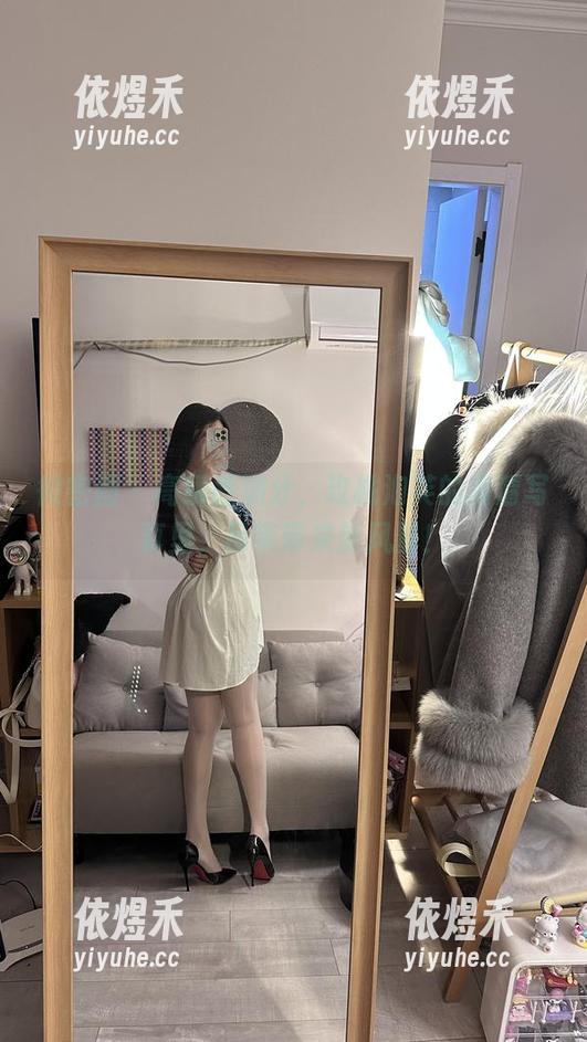 玫桃泡芙 微密圈 - 高级感满分,玫桃泡芙的高清写真里,吊带带来新风暴!