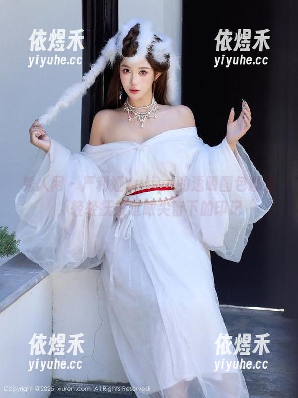 秀人网 - 严利娅Yuliya的透明图包精选，轻轻抚摸过眼尖留下的印记